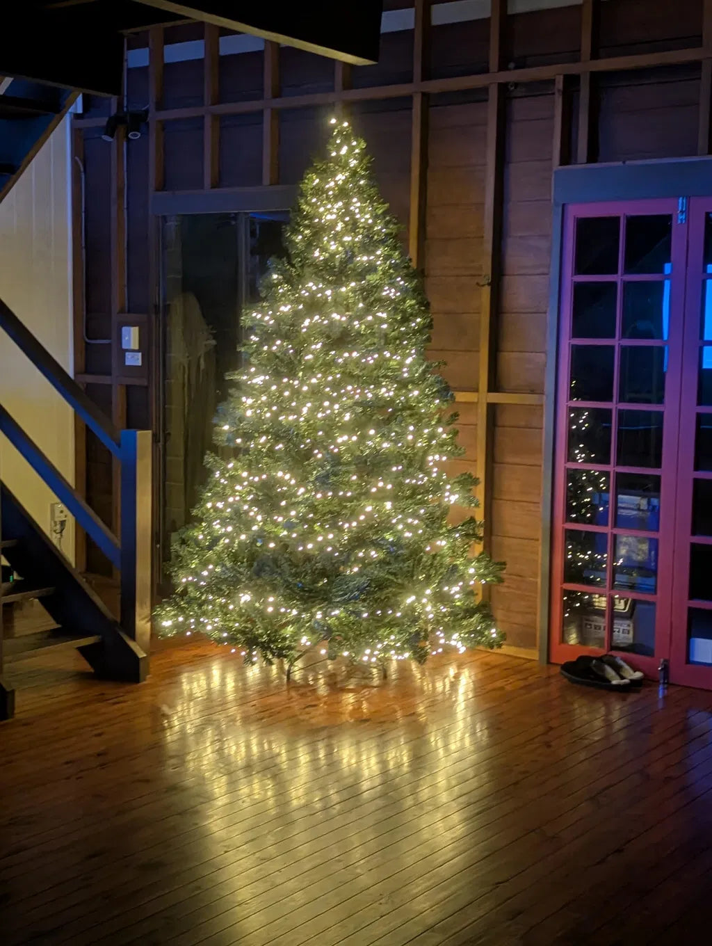 Rockin' Around Christmas Tree 2.4M Xmas Tree Decorations 3190 LEDs 8 Light Mode by Jingle Jollys